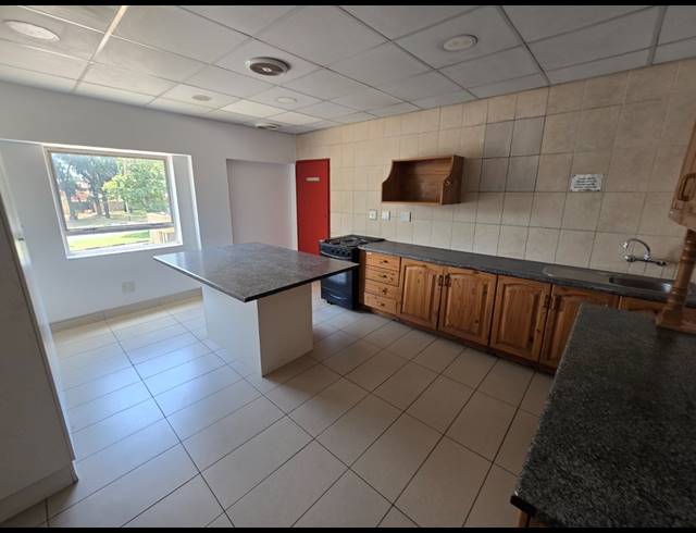 2,226M² SHOWROOM TO LET IN BRUMA